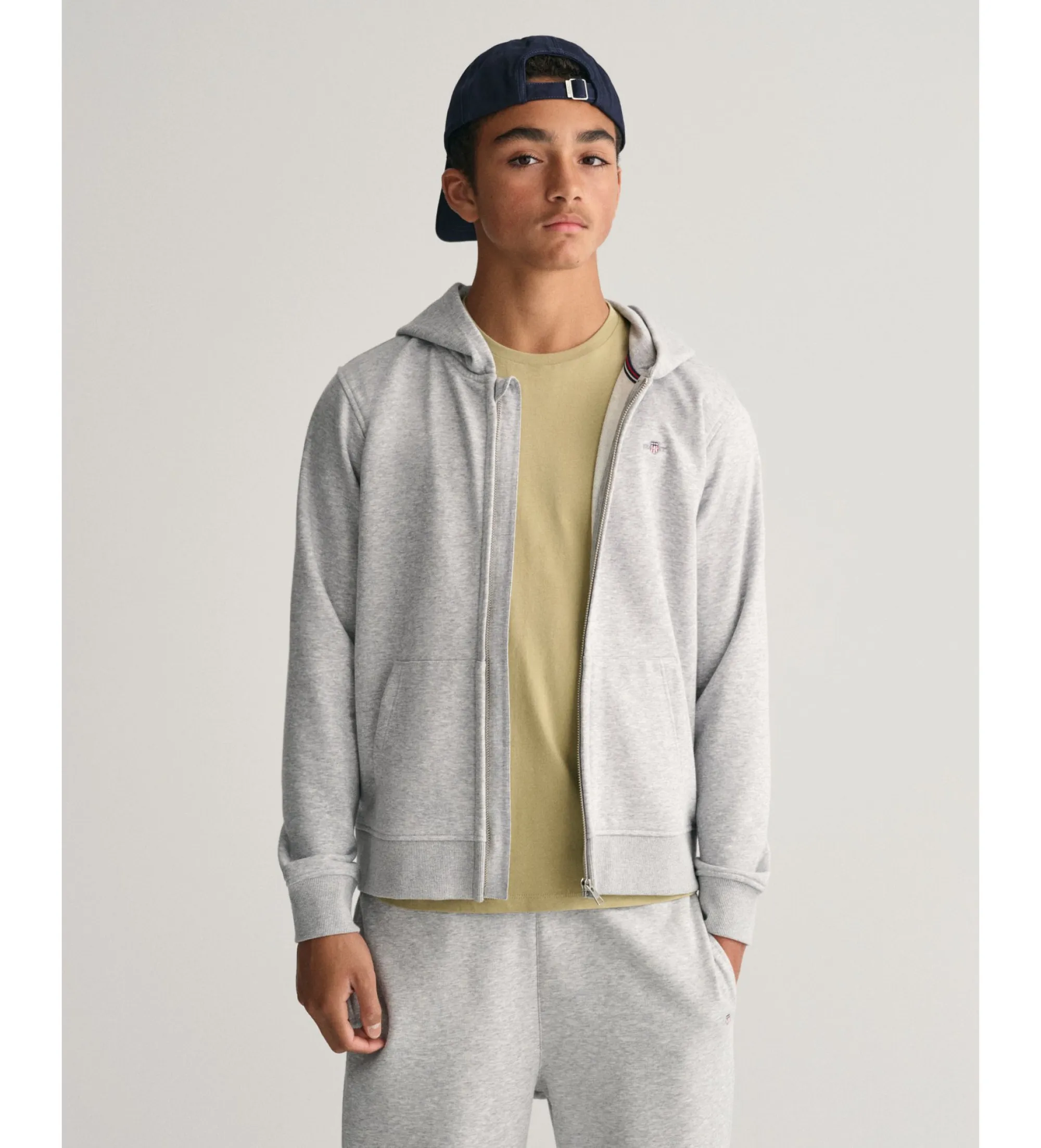 Sudadera con capucha gris