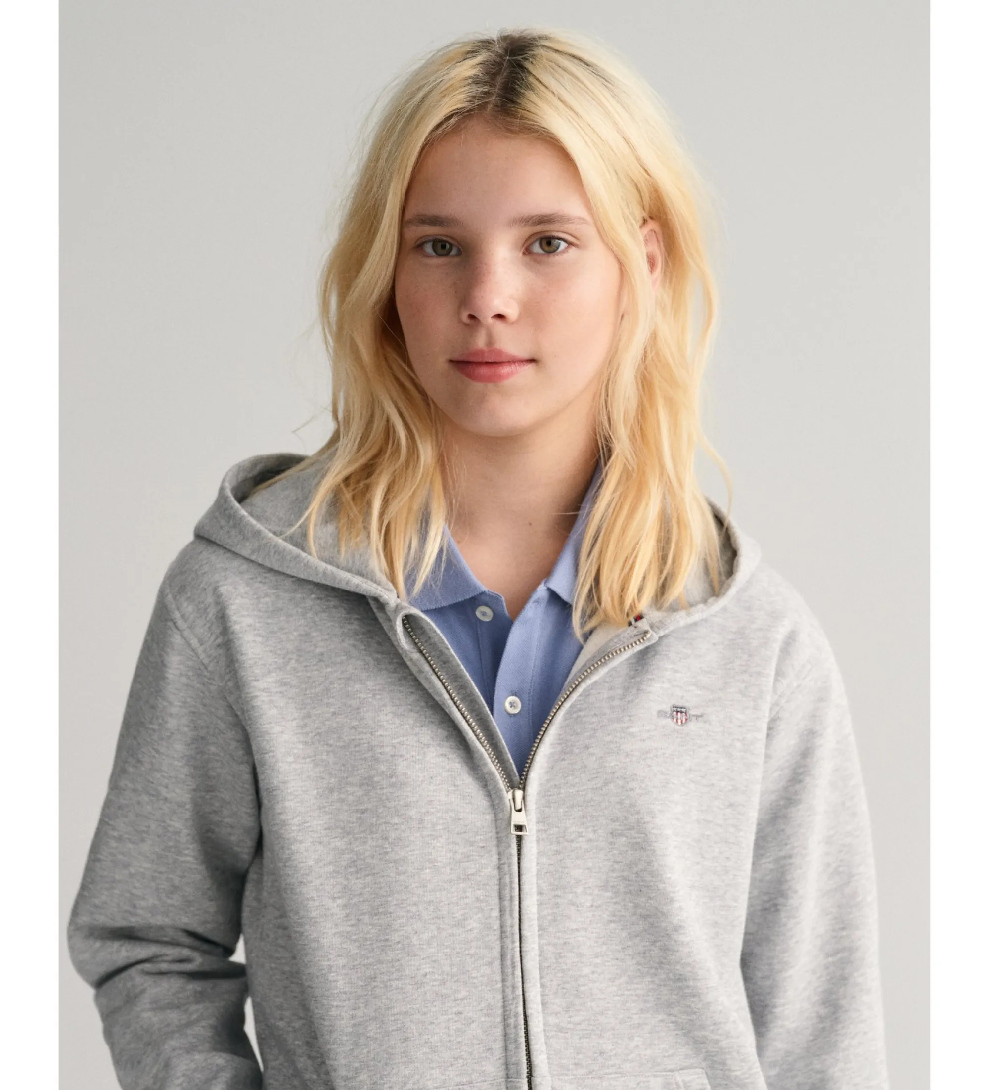 Sudadera con capucha gris