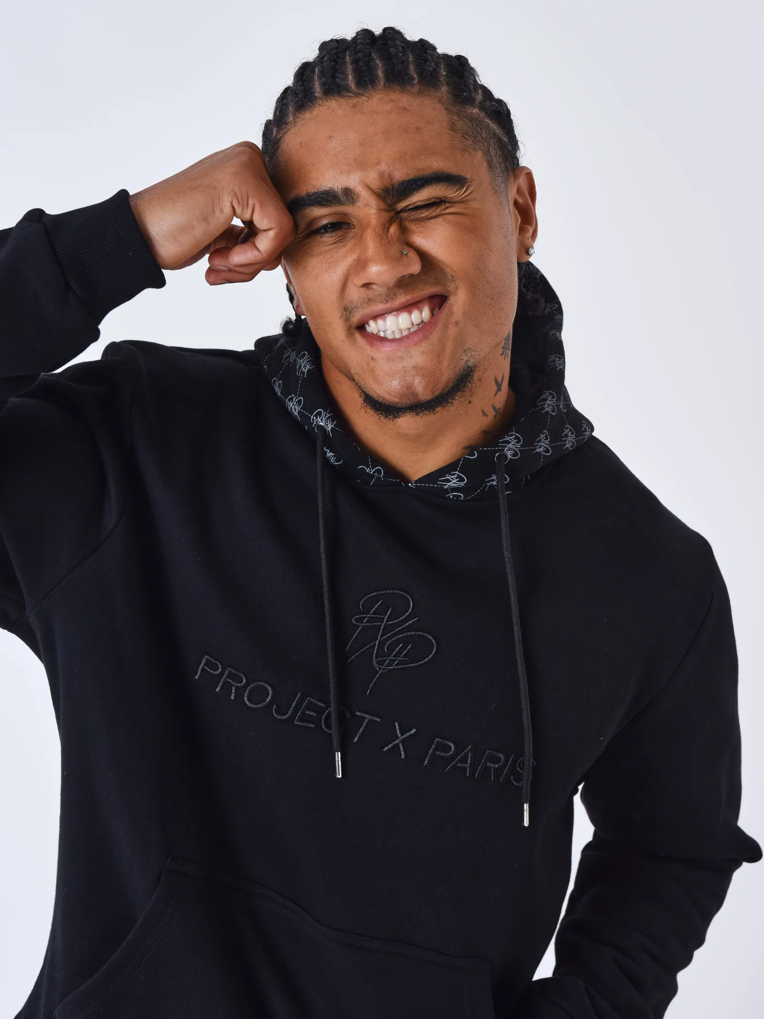 Sudadera con capucha y detalle de monograma