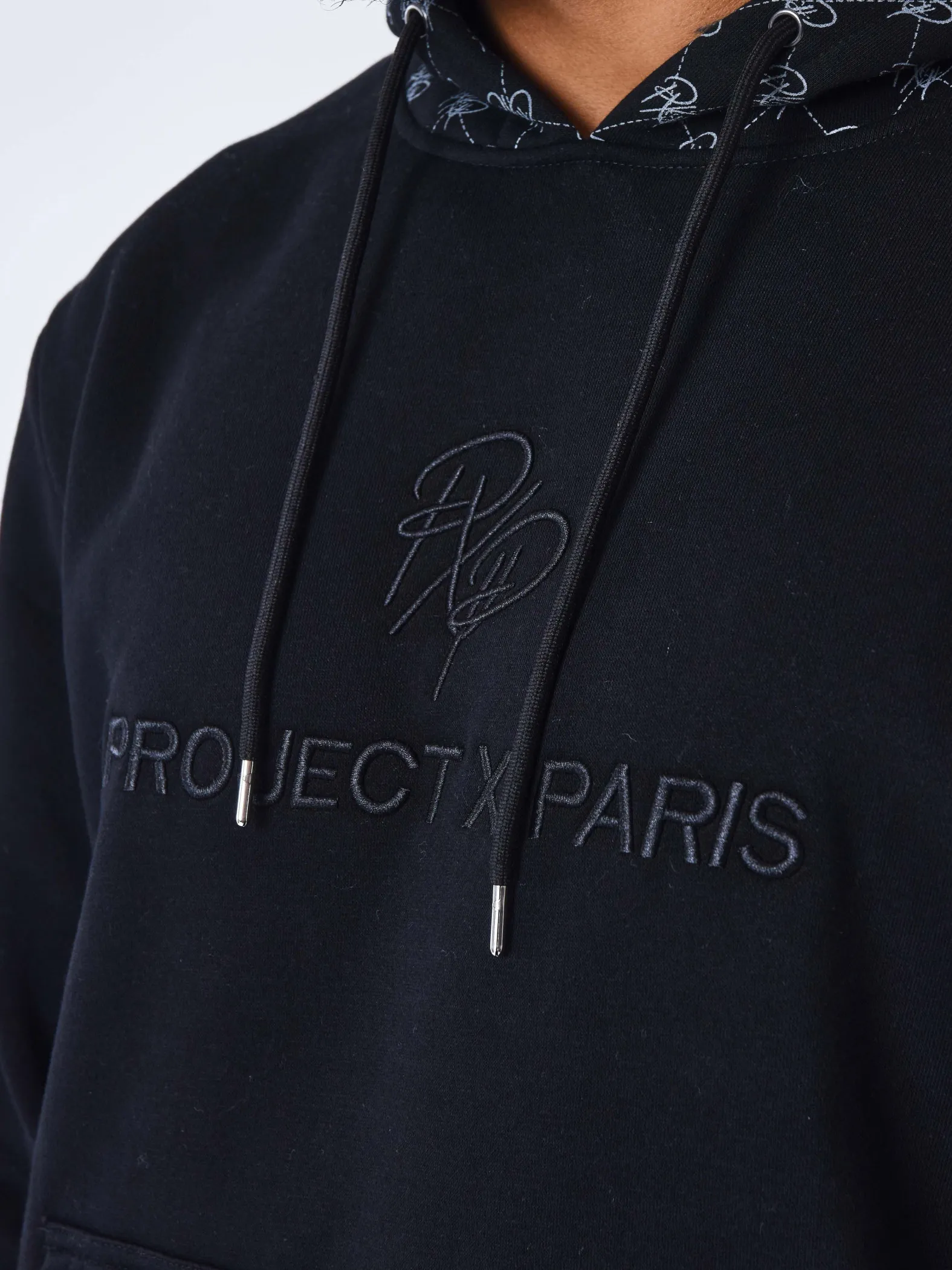 Sudadera con capucha y detalle de monograma