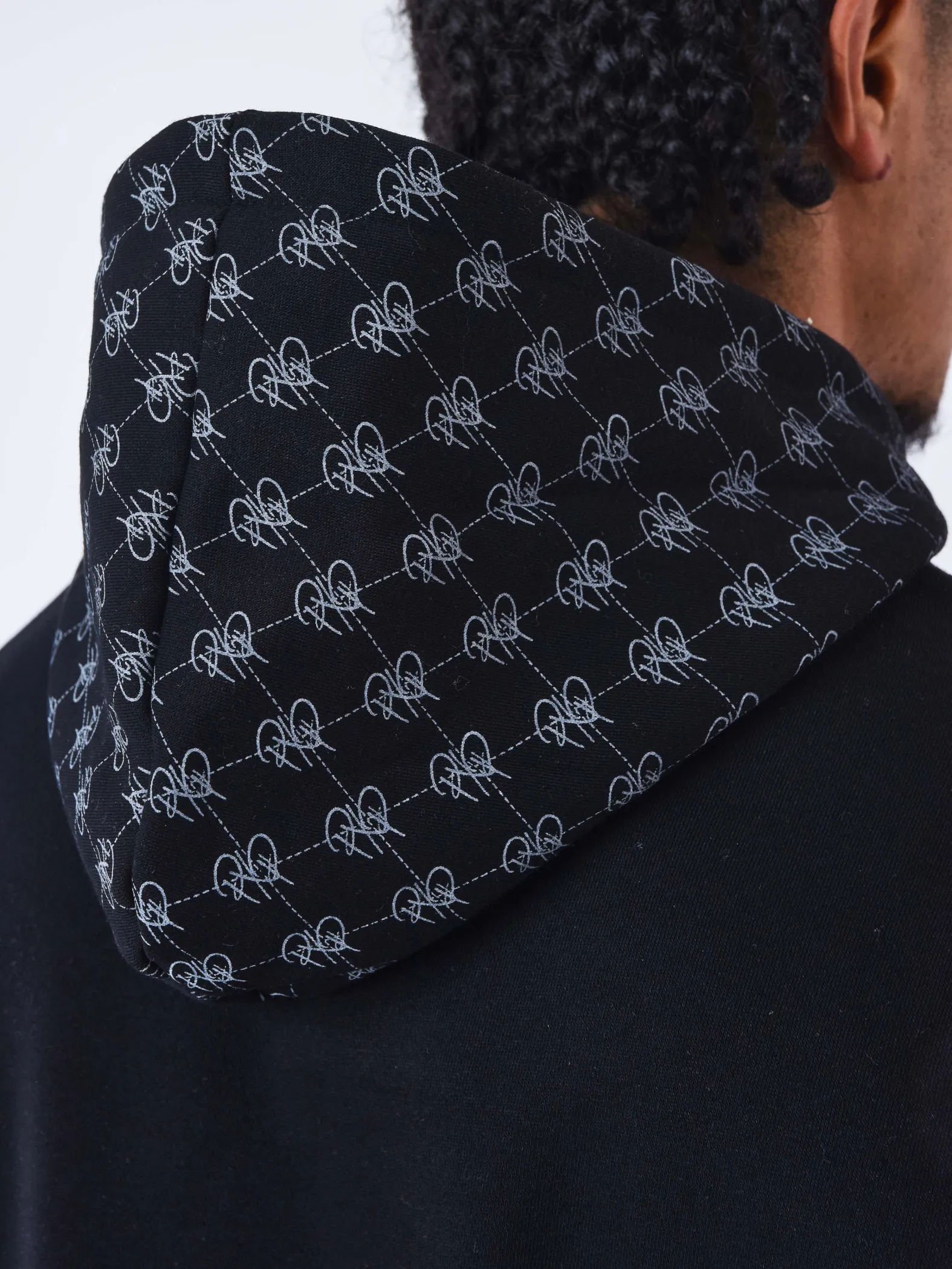 Sudadera con capucha y detalle de monograma