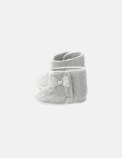 TongYun Bota blanca detalle lazo