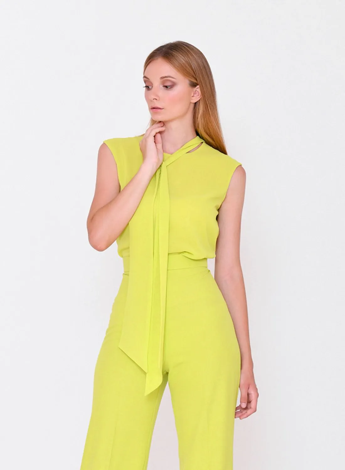 Top con detalle de lazada