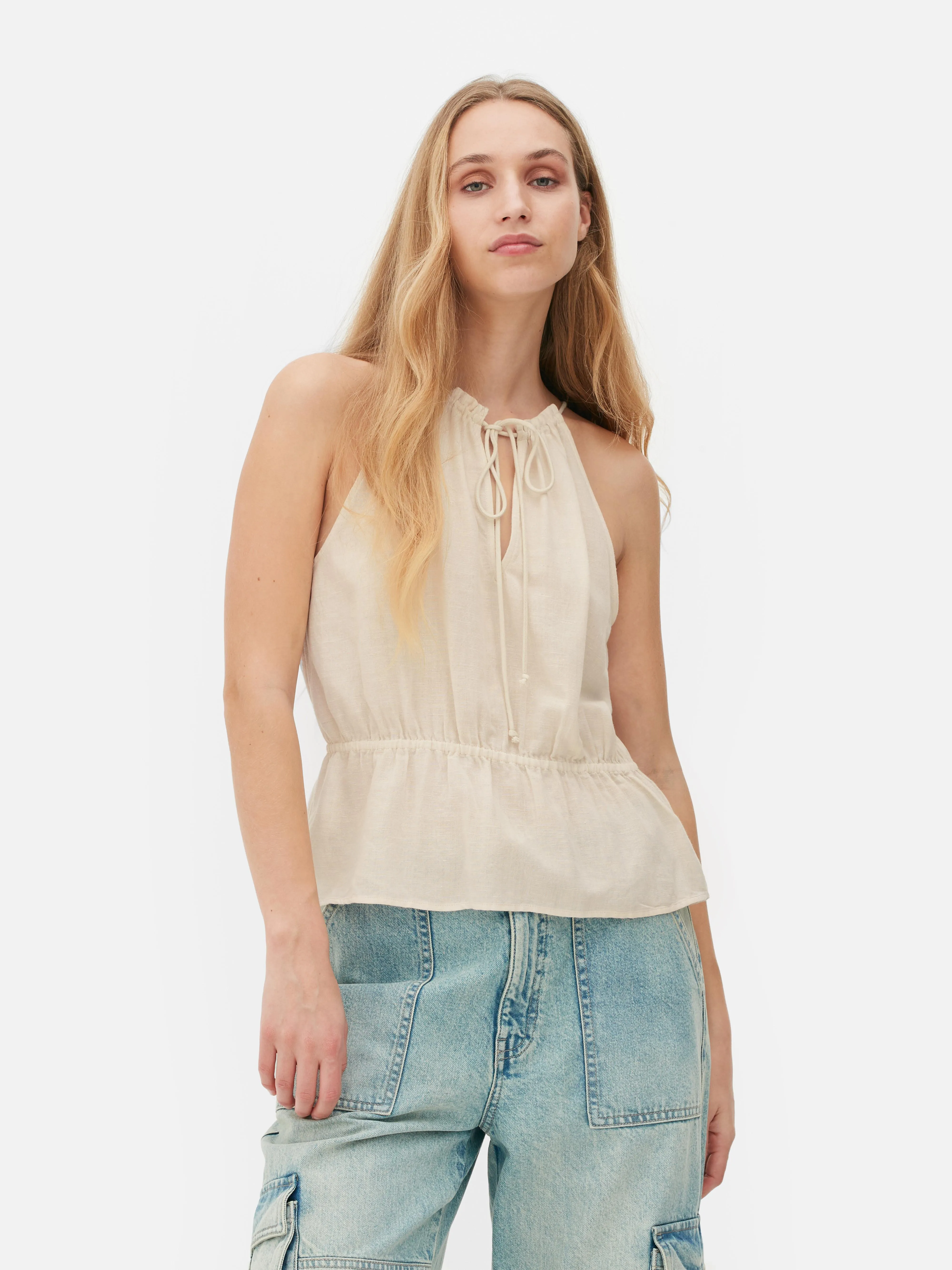 Top con espalda nadadora y péplum
