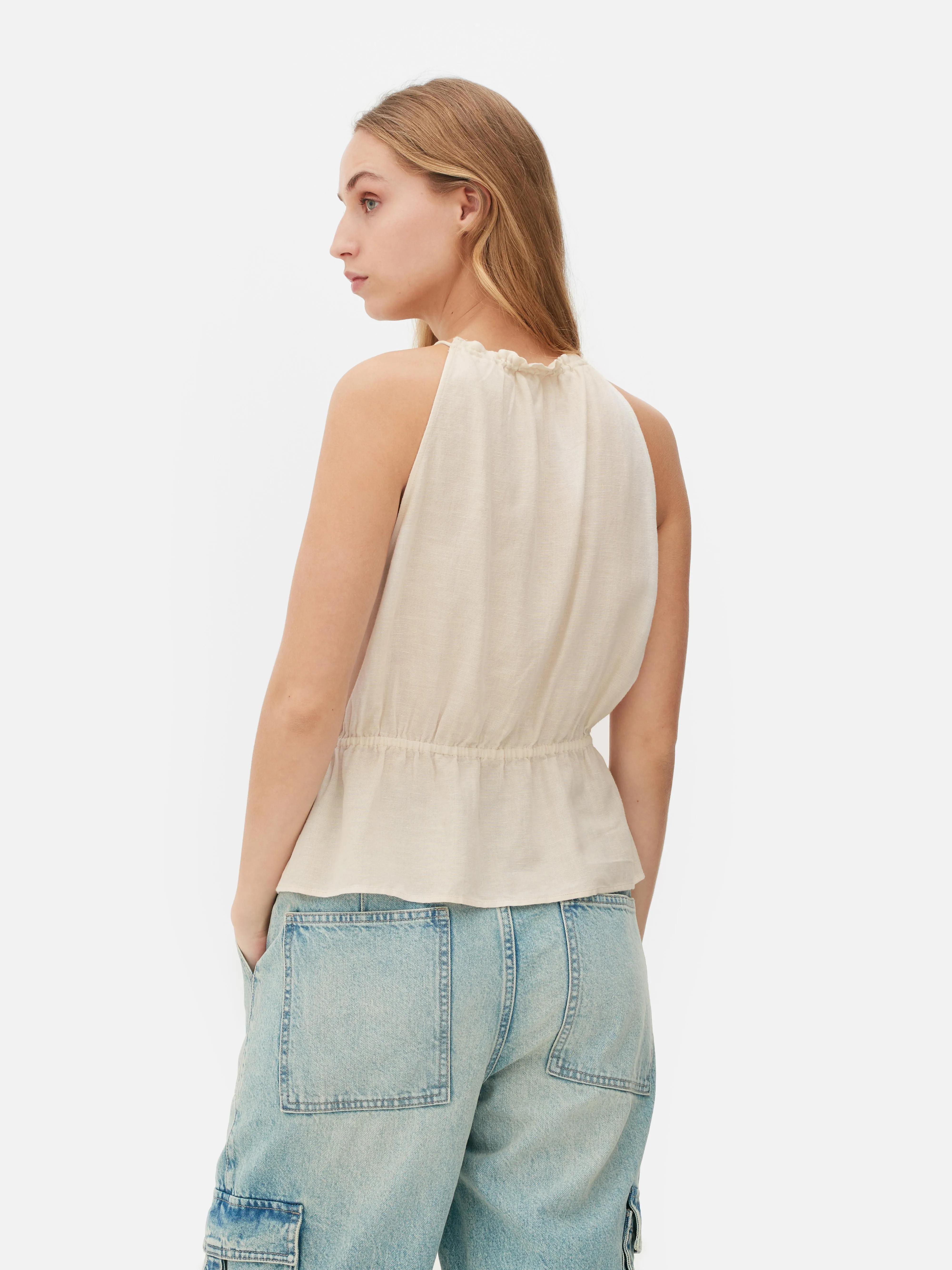Top con espalda nadadora y péplum