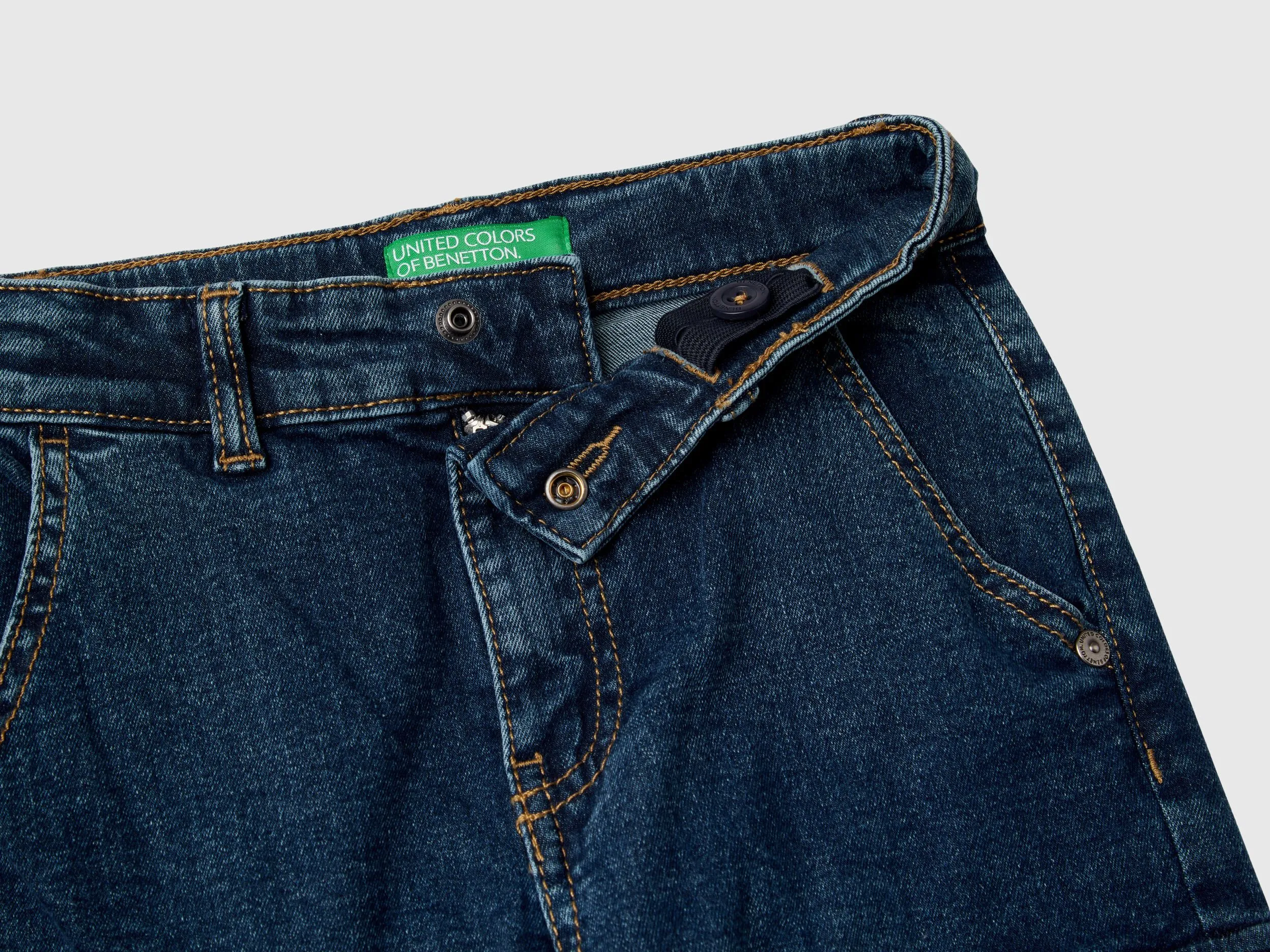 VAQUEROS CARGO EN DENIM ECORECYCLE