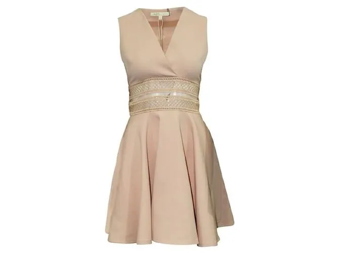 Vestido de cóctel rosa pastel con bordado en la cintura de Maje 
