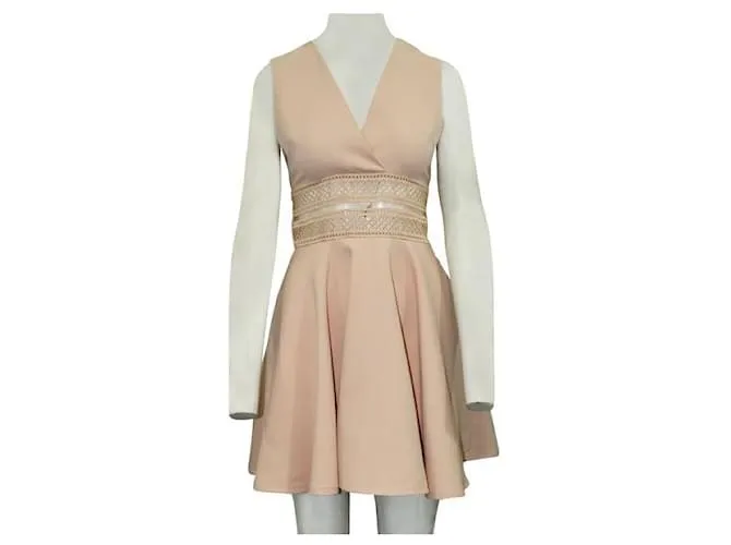 Vestido de cóctel rosa pastel con bordado en la cintura de Maje 