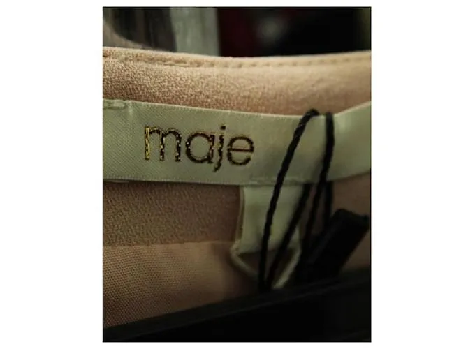 Vestido de cóctel rosa pastel con bordado en la cintura de Maje 