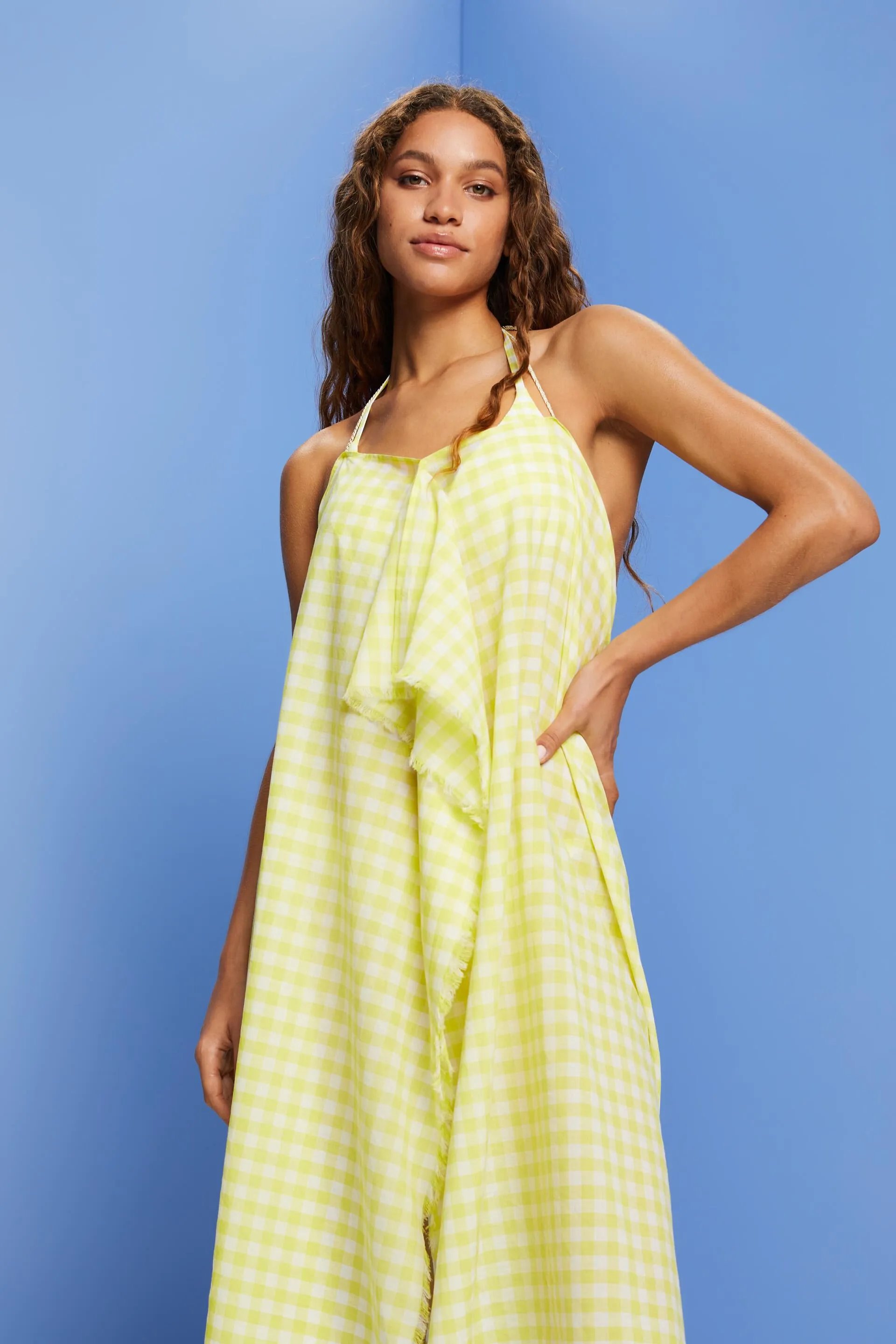 Vestido playero estampado con cuello halter