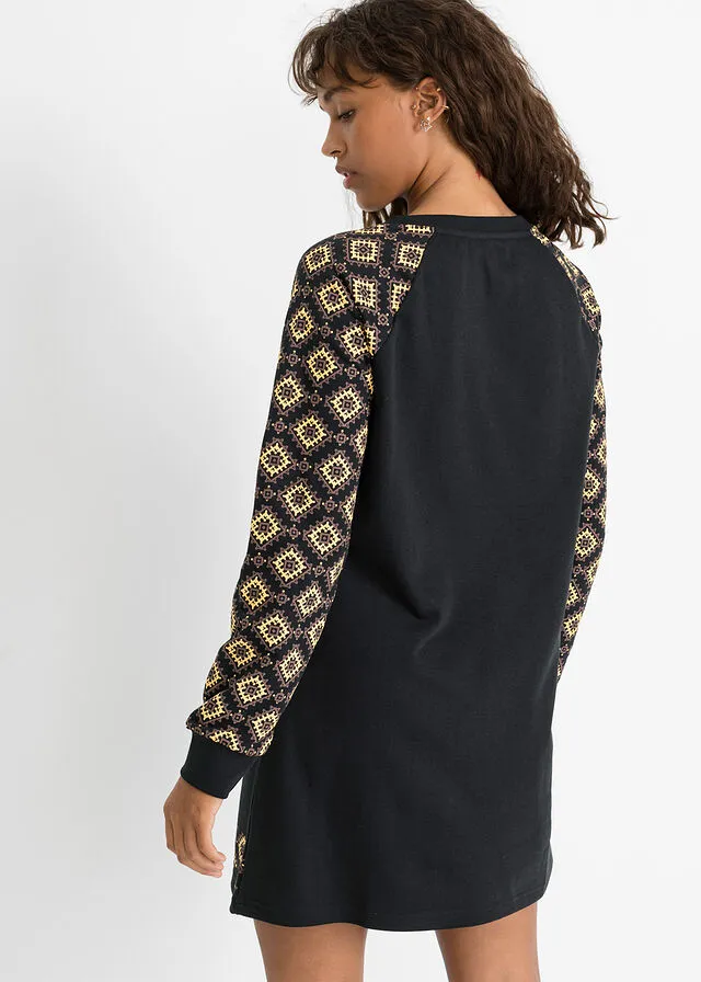 VESTIDO TIPO SUDADERA CON ESTAMPADO NEGROMARRóNAMARILLO