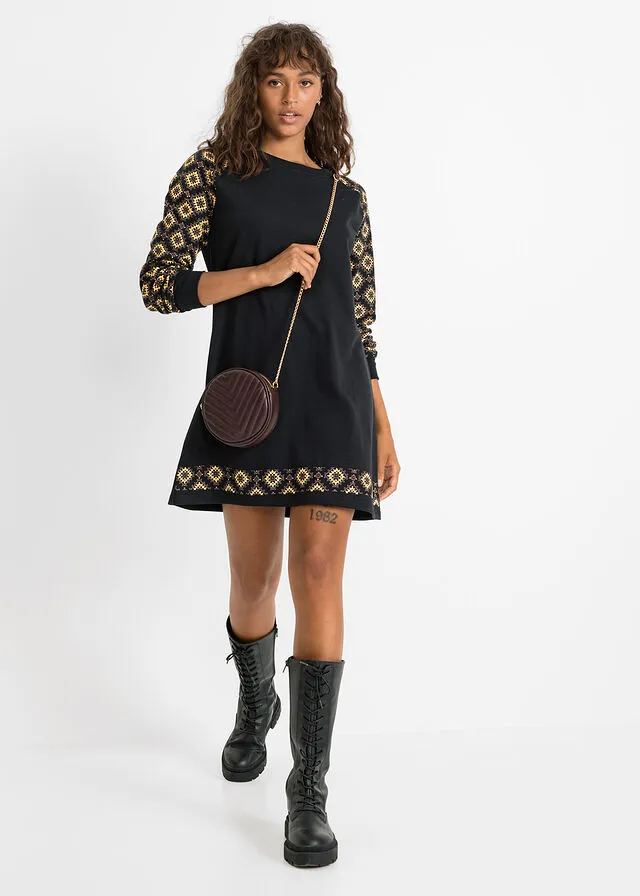 VESTIDO TIPO SUDADERA CON ESTAMPADO NEGROMARRóNAMARILLO