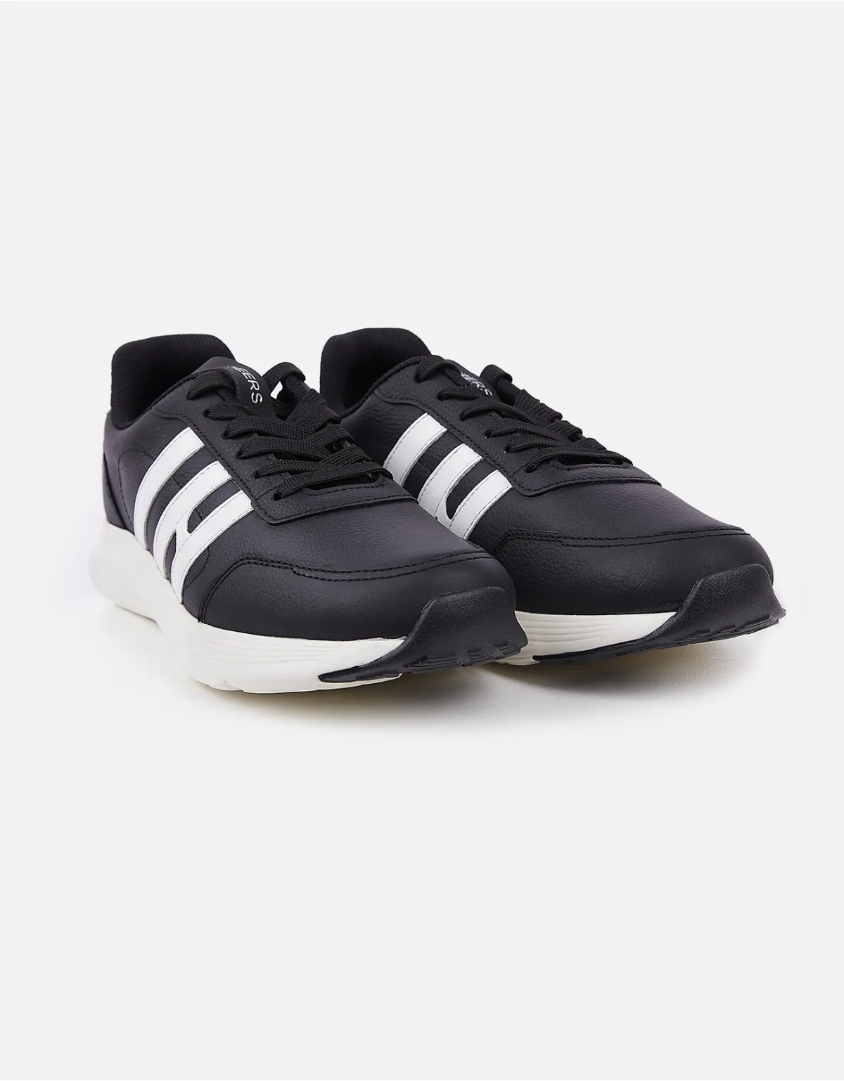 Zapatilla color negro para hombre