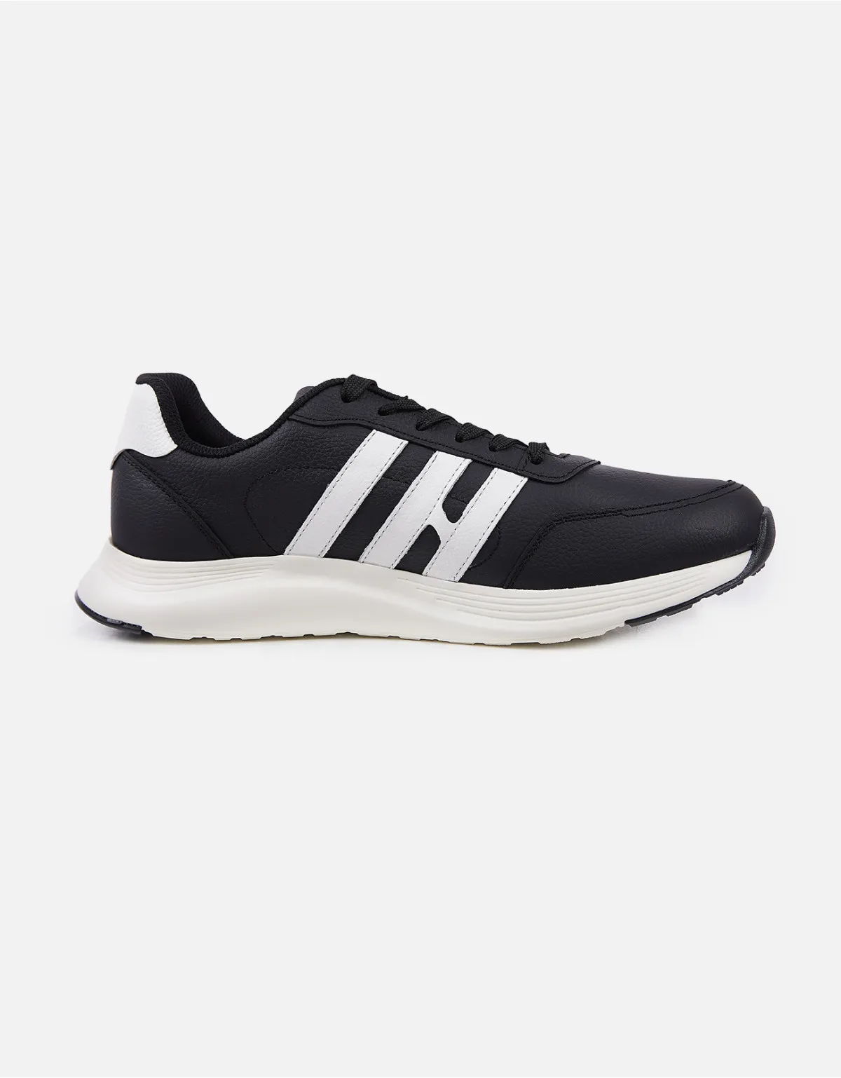 Zapatilla color negro para hombre