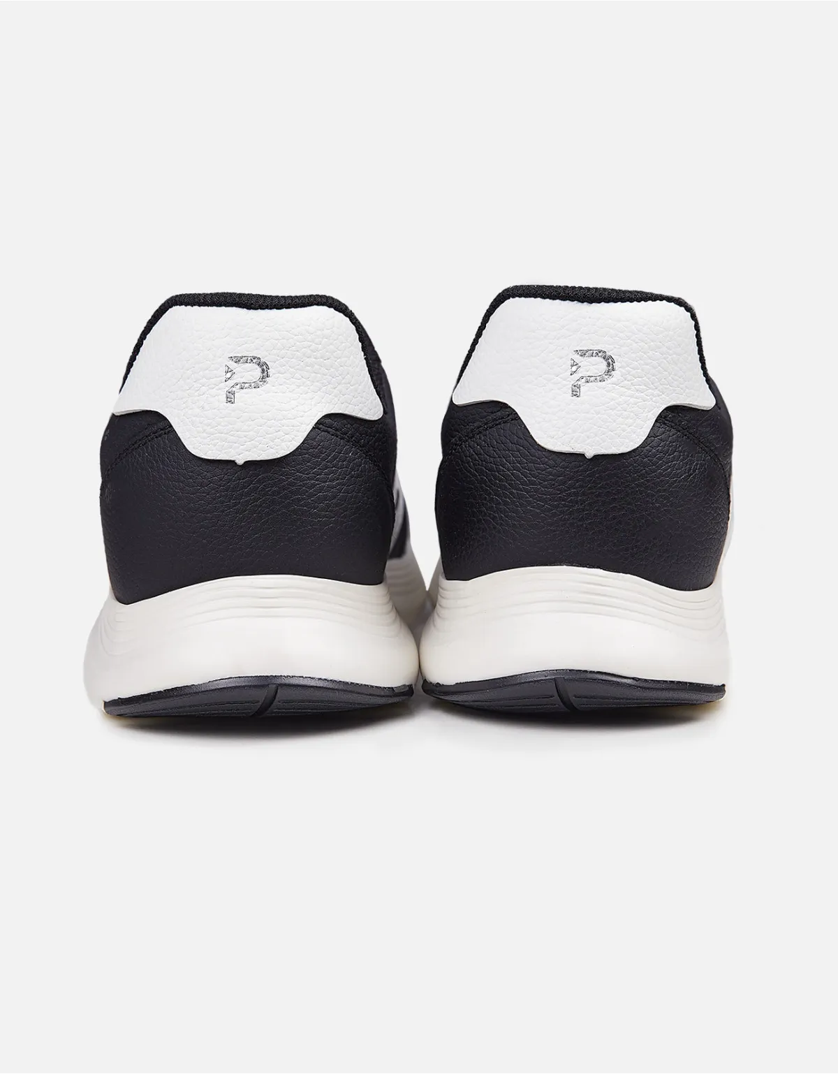 Zapatilla color negro para hombre