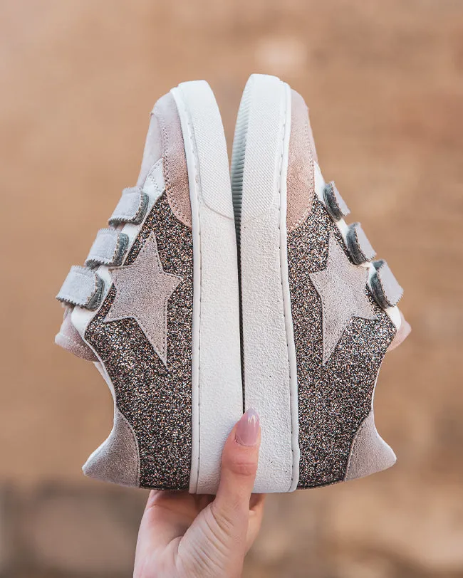 ZAPATILLAS DEPORTIVAS DE MUJER EN COLOR TOPO CON LENTEJUELAS Y CIERRE DE VELCRO  LOUISE