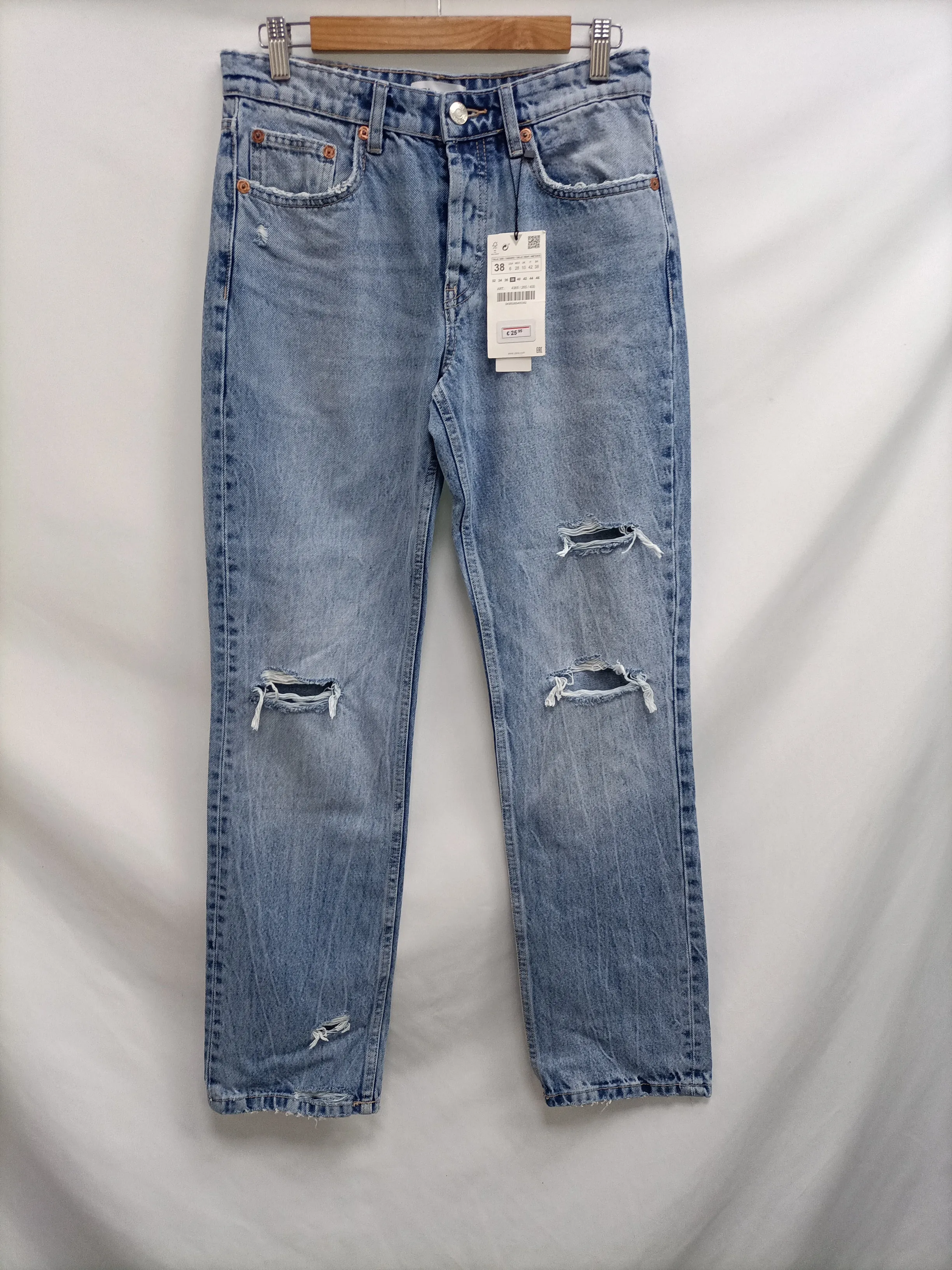 ZARA. Jesns recto rotos T.38
