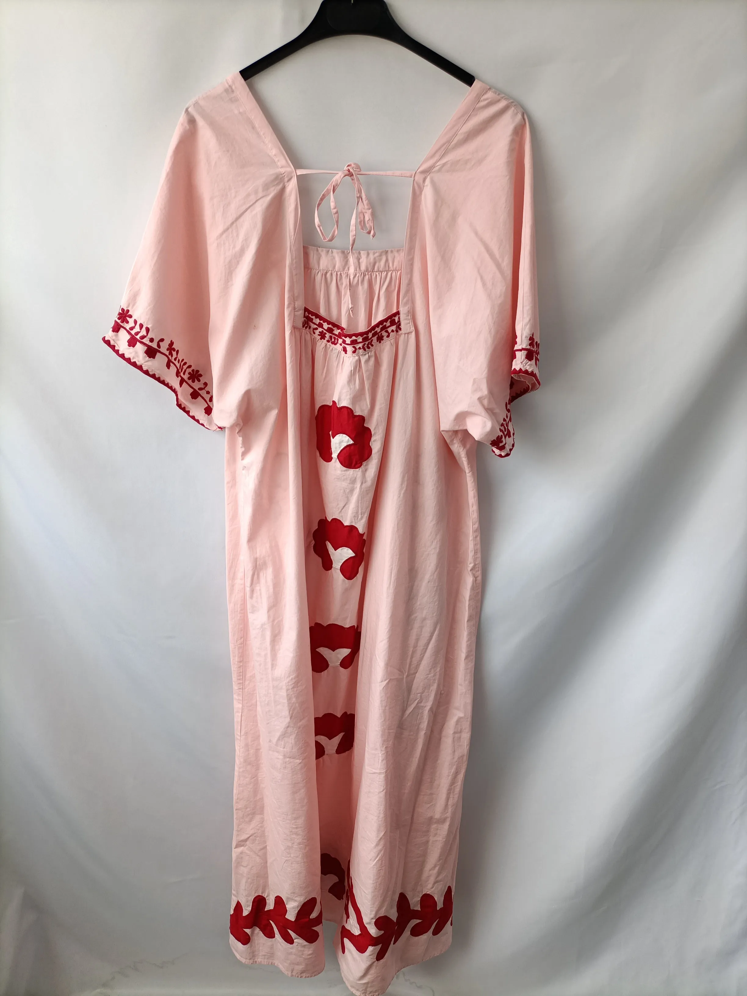ZARA. Vestido largo bordados T.m